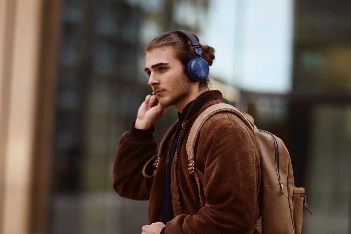 Hear the detail in your songs with Lazer Wireless 40mm drivers delivering dynamic sound with a superior bass response 🎶
 #bluetoothheadphones #wirelessheadphones #music #style #playlist #fashion  #fblogger #accessories #headphones #spotify #tuesdaytreat #tuesday