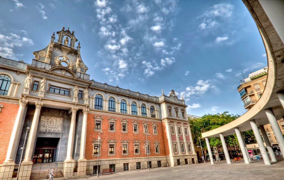 I_MartinLerma's tweet photo. A por un nuevo día en la #FacultadDeLetras de la @UMU 🔝
#SentimientoUM https://t.co/vWFQGUTIPY