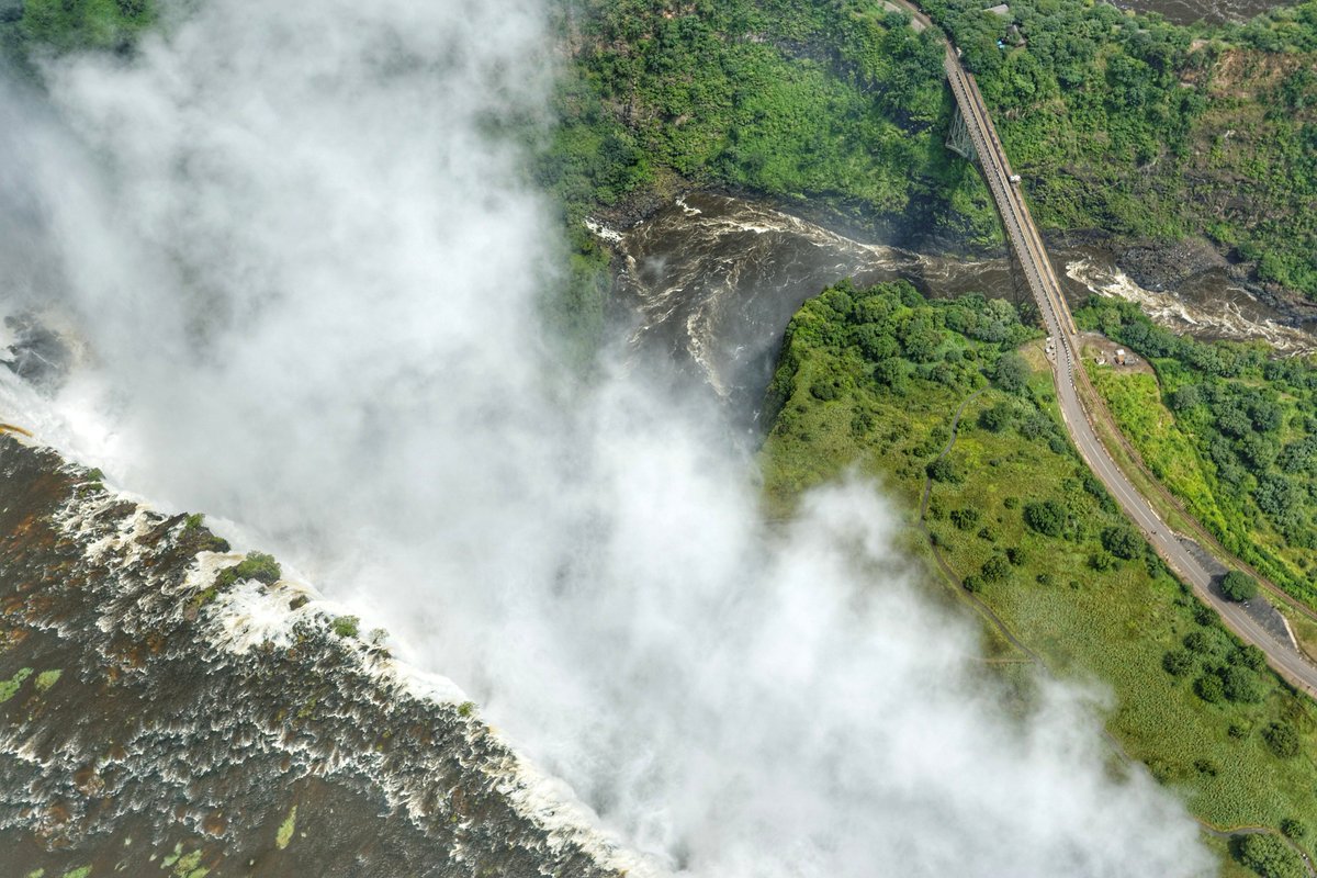 vicfallsbungee's tweet photo. what are you waiting for? #victoriafalls #bungee #adrenalineactivities https://t.co/nok1KGpWul