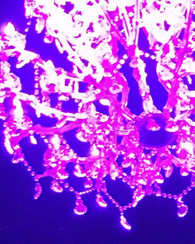 miss_olive47's tweet image. Purple .
.
.
#purple #nofilter #badcamera #chandelier #thefillmore #sanfrancisco ift.tt/2EHPqXN
