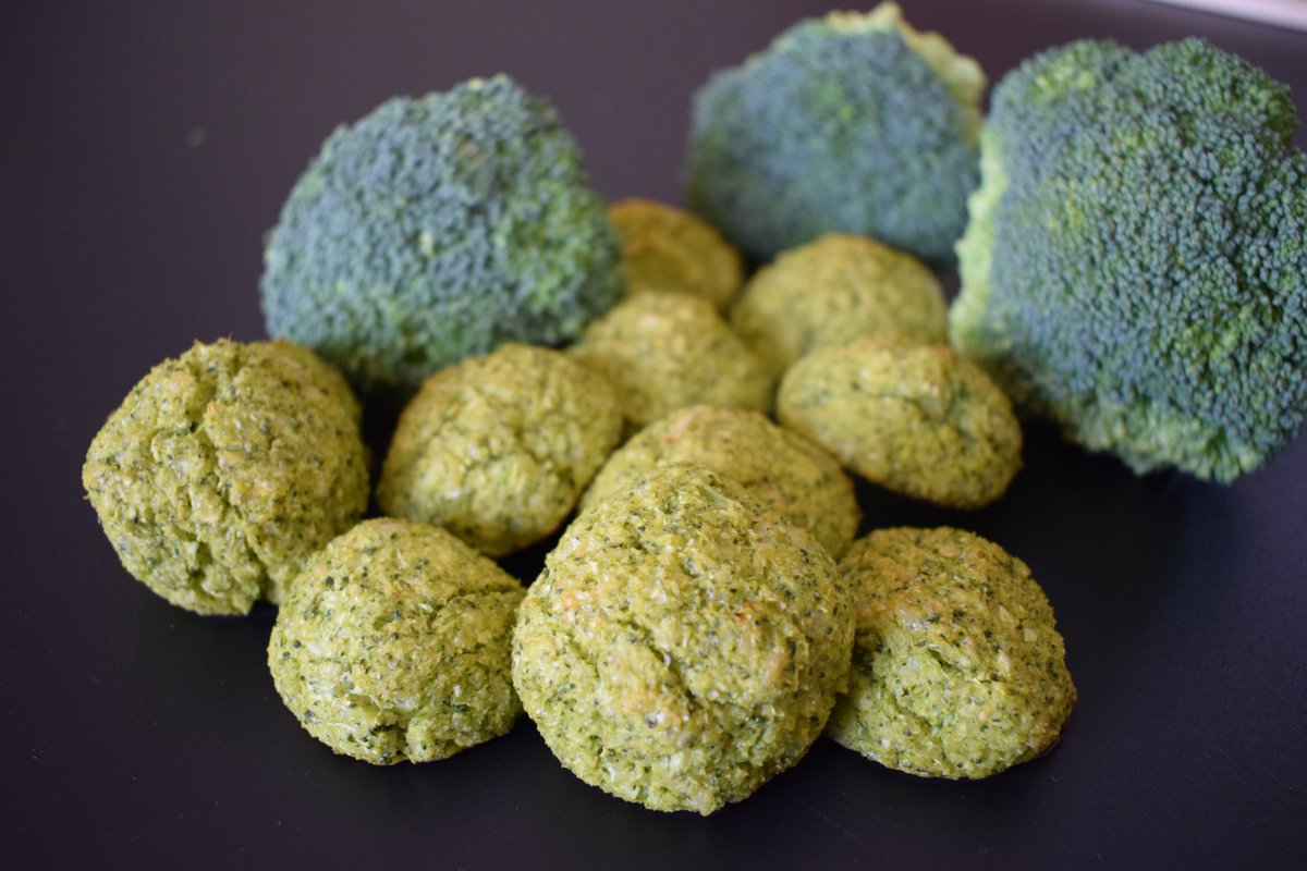 Dieta_sim's tweet photo. Bolinhos de brócolos
https://t.co/SKeLWTDsO8
#brocolli #brocolos #food #diet #lowcarb #healthy #healthylifestyle #HealthyFood #nutrition #nutri #dieta  #dietasimtodosdias #blogger https://t.co/SeQeZHbfCp