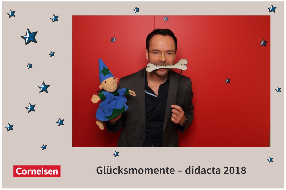 chris_sssss's tweet photo. Ich und #Einstern auf der #didacta #didacta2018 #Glücksmomente @cornelsenverlag https://t.co/YJopbbm6Bv