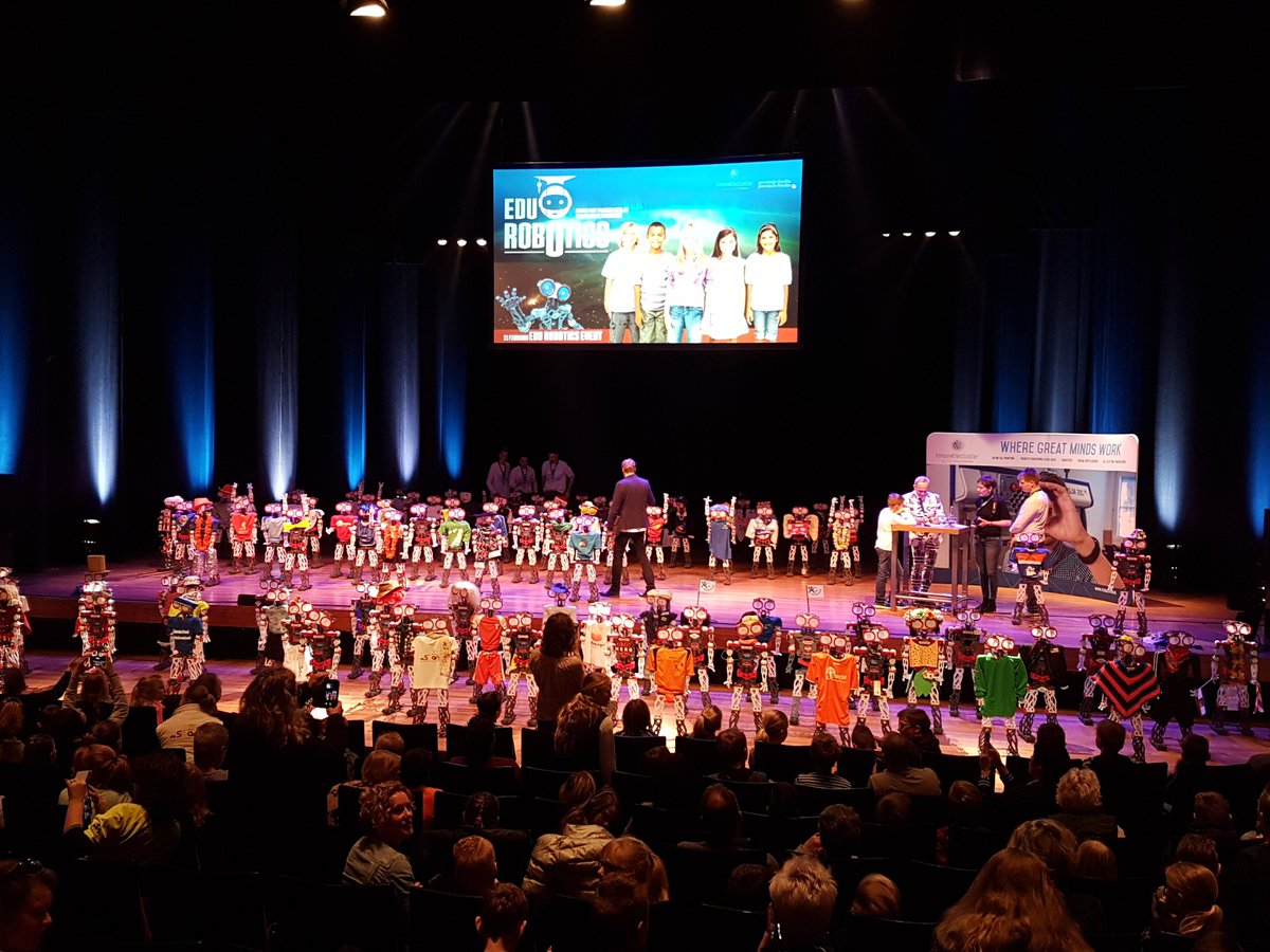 de_concierge's tweet photo. @GBSFontein is in Leeuwarden. #edurobotics event met @astro_andre https://t.co/RcG7CnolYd