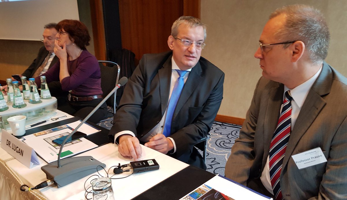 BVMed's tweet photo. Heute #eCommerce #eHealth Konferenz von #MedInform mit #BVMed-Vorstandsvorsitzendem Dr. #Lugan von @bbraun_de und Prof. Prause in Düsseldorf.
Zusammenfassung morgen auf https://t.co/jrXxIg8ald
Programm: https://t.co/RgYpMADIBH https://t.co/pqucMaDYux