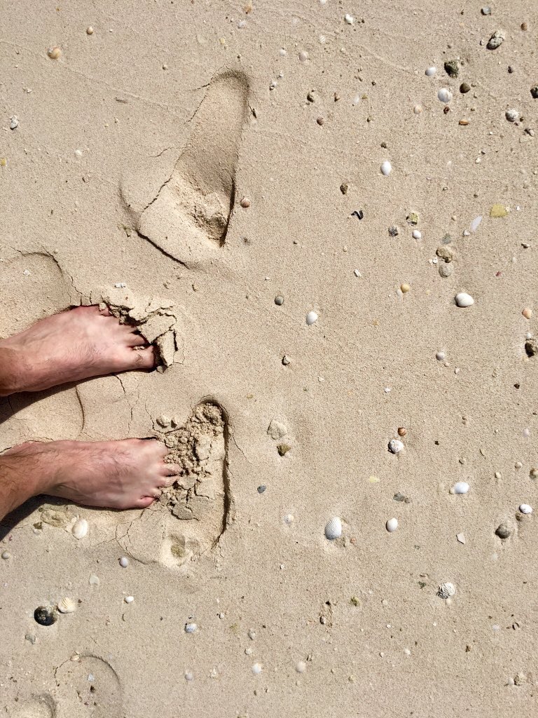 BrendanRendall's tweet photo. Giving my feet a rest after a great morning run #ukrunchat #Run1000Miles preparation for @ChesterUltra @Canalathon ultras next month - Road to Running Africa Coast to Coast this summer training in some heat #adudhabi https://t.co/zDJB4491wR