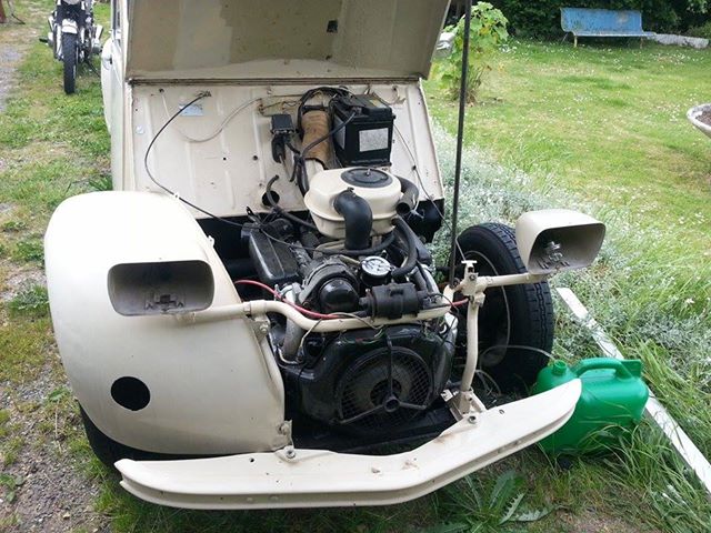 2CV_MEHARI_CLUB's tweet photo. Superbe #2cv4 de 1977 en cours de restauration 😀 https://t.co/fnVY4AZYmz