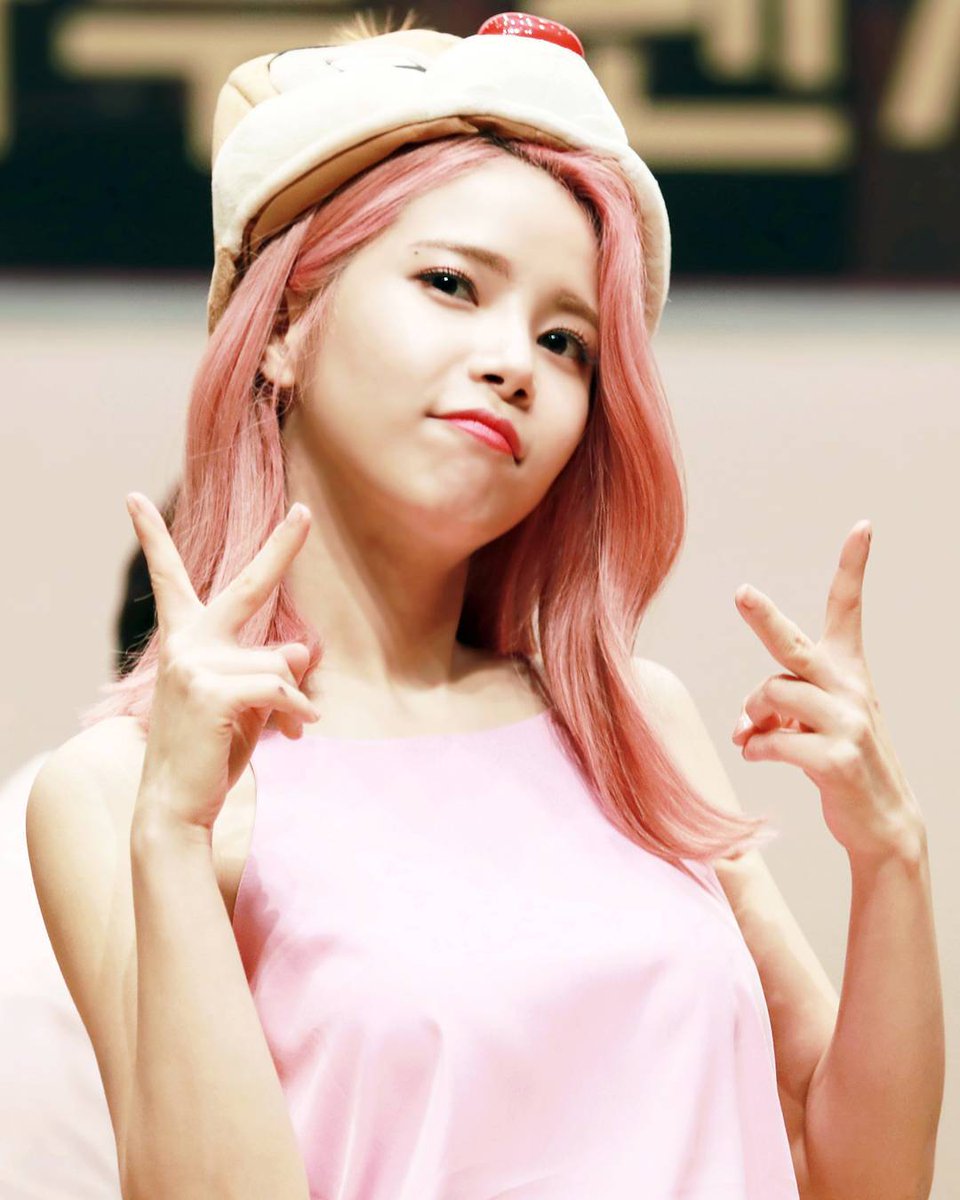 antsa_fie's tweet photo. @RBW_MAMAMOO happy birthday to you Yongsun Eonni
we love you so much...❤️
wish you the best...stay healthy✊
#HAPPYSOLARDAY #MAMAMOO https://t.co/kZZ7iwcDad
