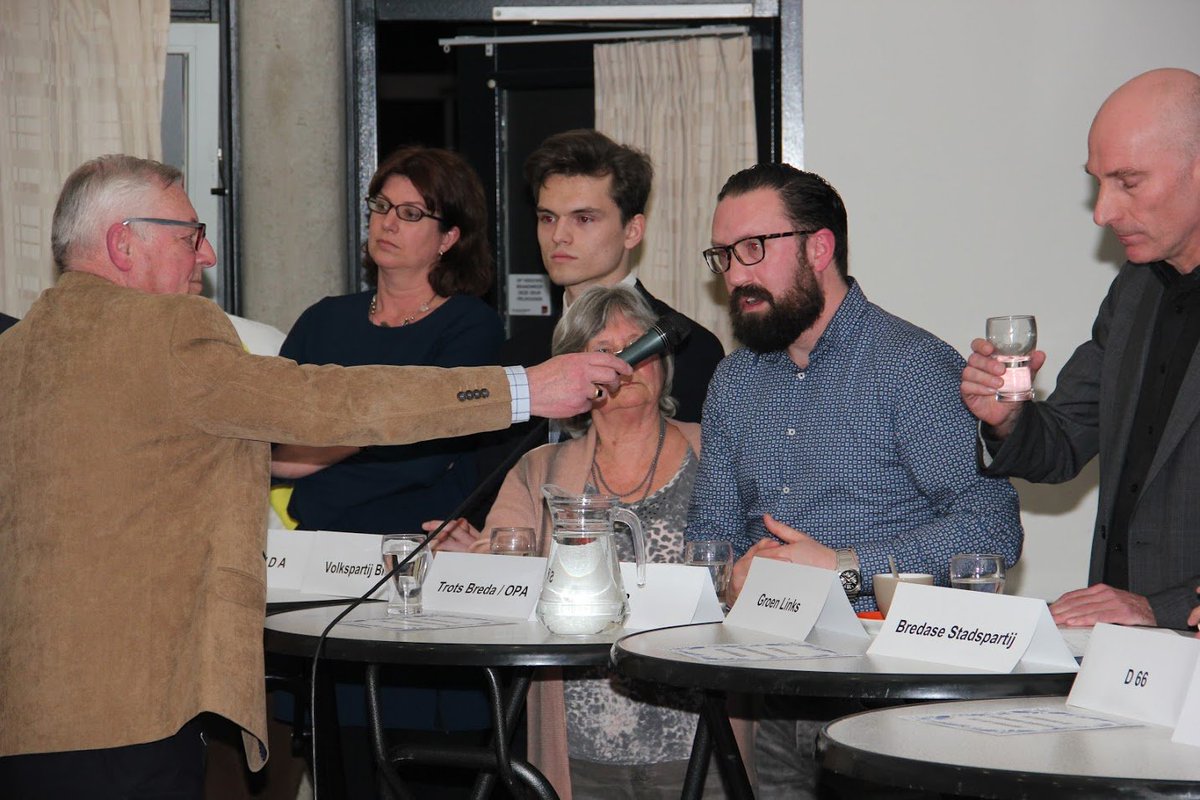 SPBreda's tweet photo. Gisterenavond ging SP-raadslid @dr1k in de @HaagseBeemden in debat over levensloopbestendig wonen en de leegstand op winkelcentrum Heksenwiel. Lees hier waarom SP Breda het verschil maakt...  #BEKOM #SPBreda #MaaktHetVerschil #GR18 #Raad076 #grbr  https://t.co/PwnxlxsBUe💪🍅 https://t.co/UnmiK5zgdr