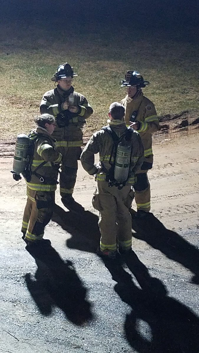 GalaxFireDept's tweet photo. @GalaxFireDept Training Night. A little live burn with a shot of strategy and tactics! #trainon #proudcapt https://t.co/7MkvTNHIe9