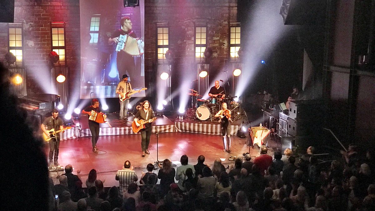 MarkNelsons's tweet photo. @alanthomasdoyle Awesome show - you got everyone up and moving!!!! @WendyNelsons https://t.co/CuSkp7AUio