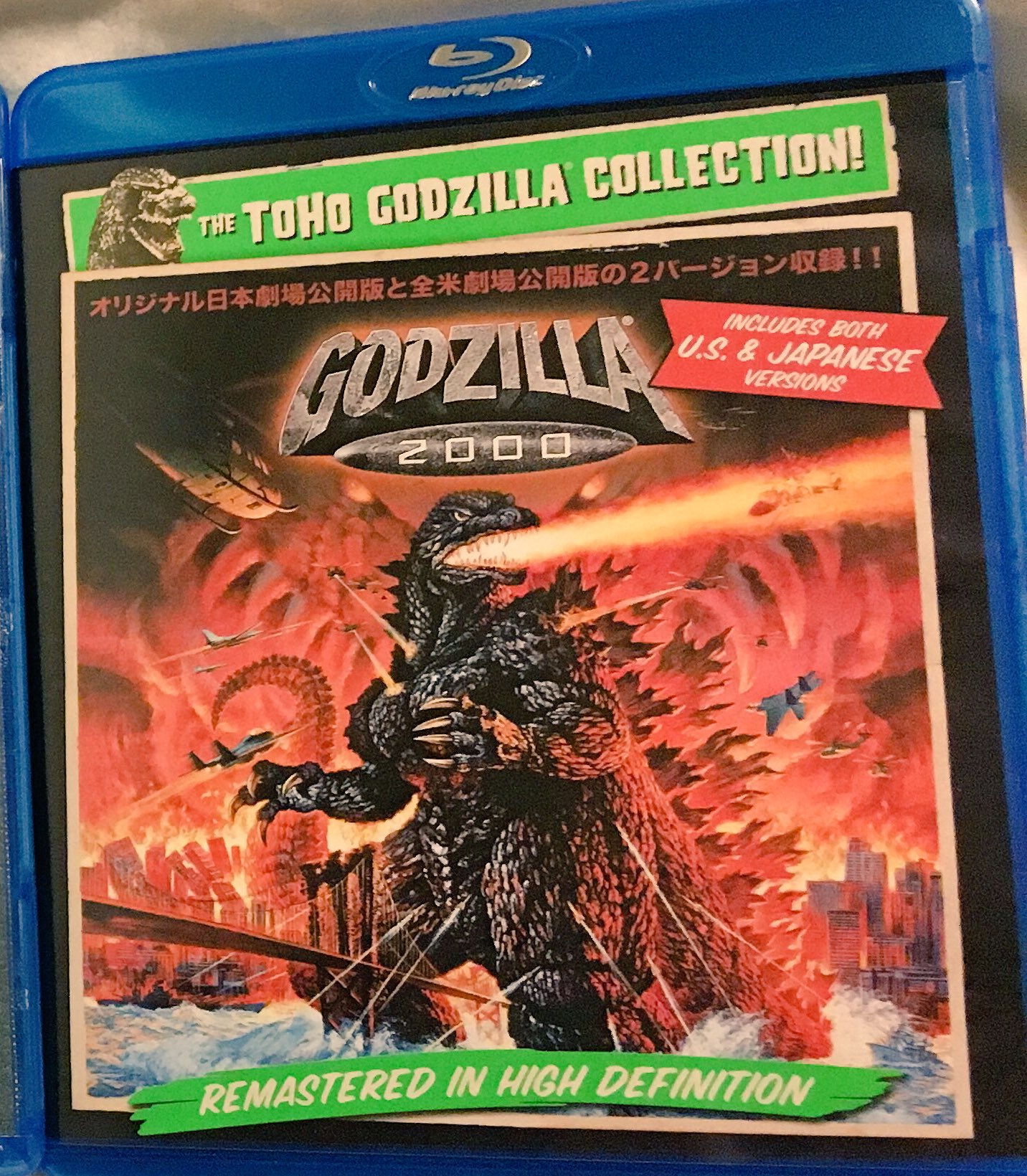 Jack Morisoh Godzilla 00 は海外版blu Rayは持ってるのですが ジャケットにもなってる海外版のポスターはすごく好きです 本編は日本版よりもやたらゴジラの鳴き声や効果音が追加されて盛り盛りなのがアメリカb級映画ぽくて面白いなと T Co