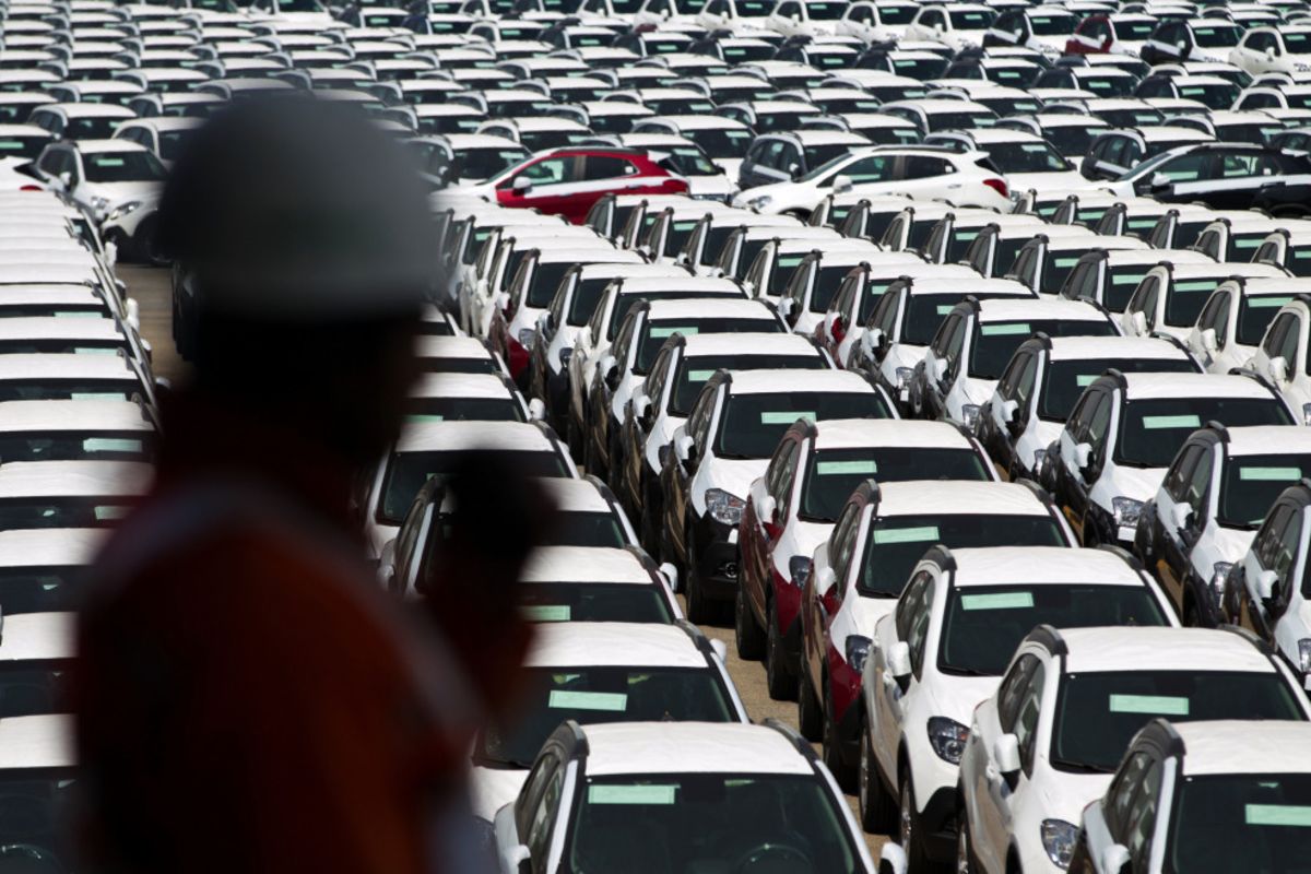 General Motors has offered a $2.8 billion new South Korea investment plan after threatening to exit the country, lawmaker says (bloomberg.com)