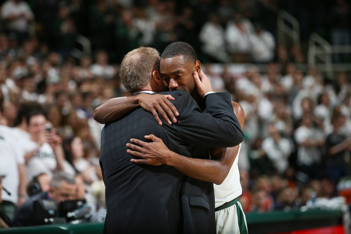 MSU_Basketball's tweet image. Unforgettable night celebrating the senior class and a B1G Championship ‼️🏆🙌

#GoGreen