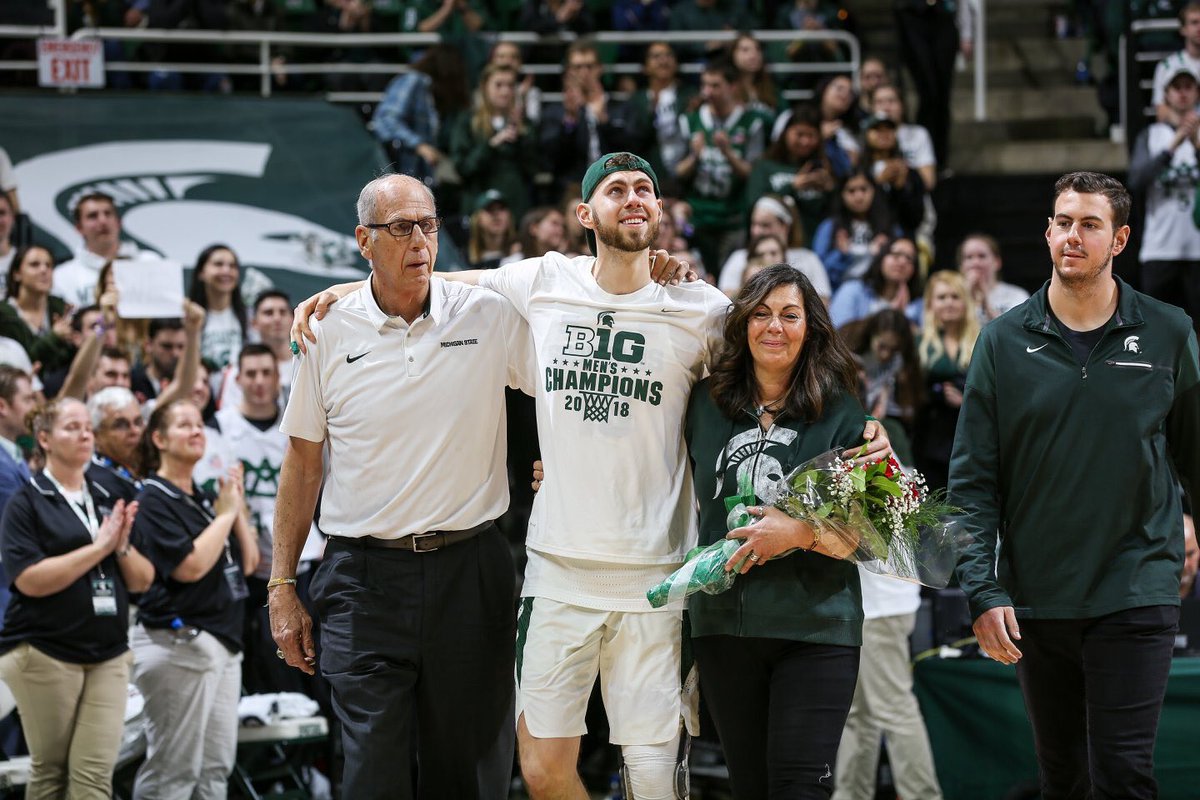 MSU_Basketball's tweet image. Unforgettable night celebrating the senior class and a B1G Championship ‼️🏆🙌

#GoGreen