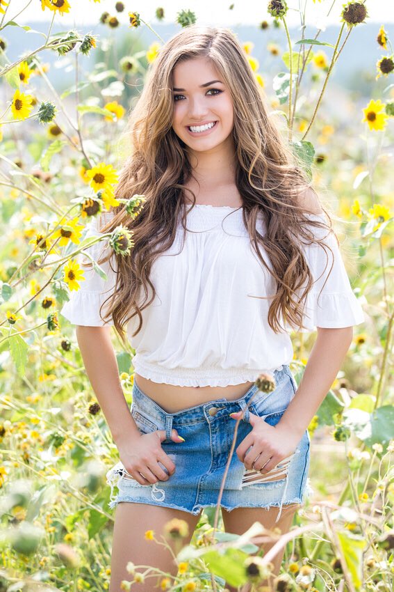 jonelleee__'s tweet photo. 99 days till graduation 🎓 https://t.co/Pn0H1llCA9