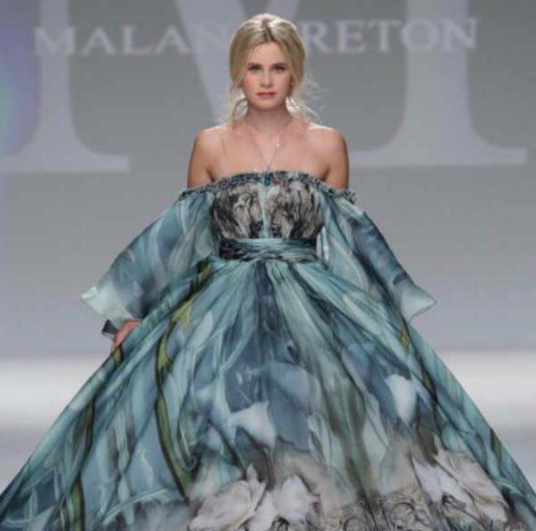 Fillyism's tweet image. The abandoned daughter by loser #KelseyGrammer , #MasonGrammer killing it in 2018 Fashion month. Great start. These gowns are why we model. Well done, #CamilleGrammer She’s lovely. What leg works out are you doing? Those thighs! Gorge.🦋