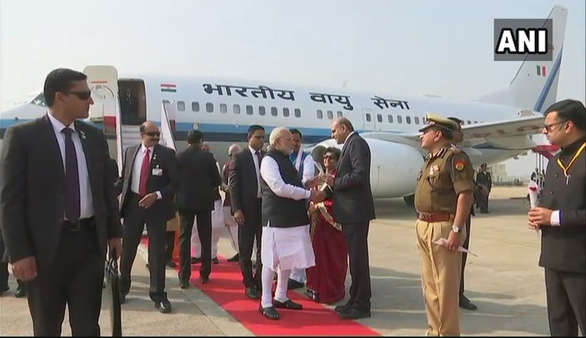 ndtv's tweet photo. PM @narendramodi arrives in Lucknow to attend #UPInvestorsSummit (ANI) https://t.co/8gP6bxe0sY