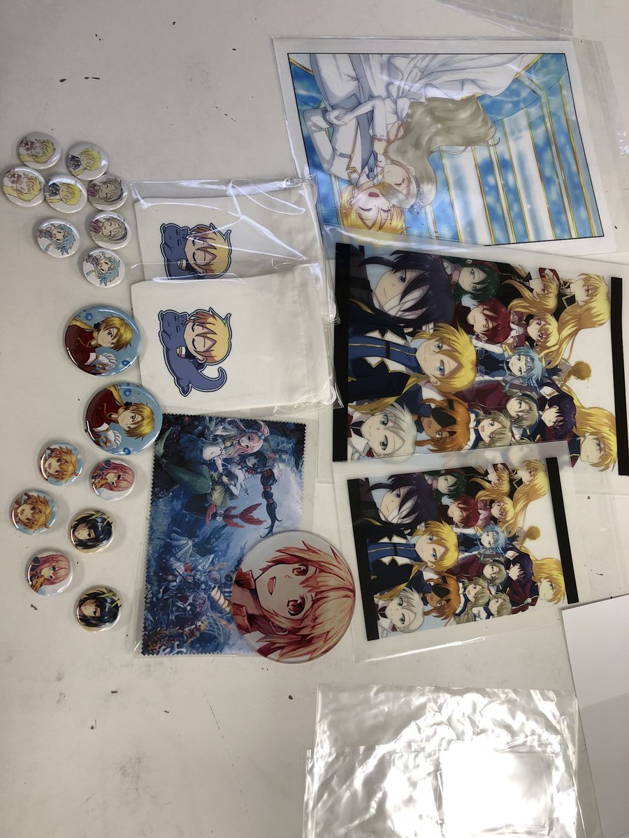 昨日星治さん【@mochi_mochi_ss】と遊んだ時の産物です╰(*'︶`*)╯♡
一緒に作ってきたグッズと描いて頂いたうちの子たち!
グッズやばいしアラビアン綺麗なナイトだし主人公3人組もかわいいし…!!とっても楽しかったありがとう!(*゜▽゜*)