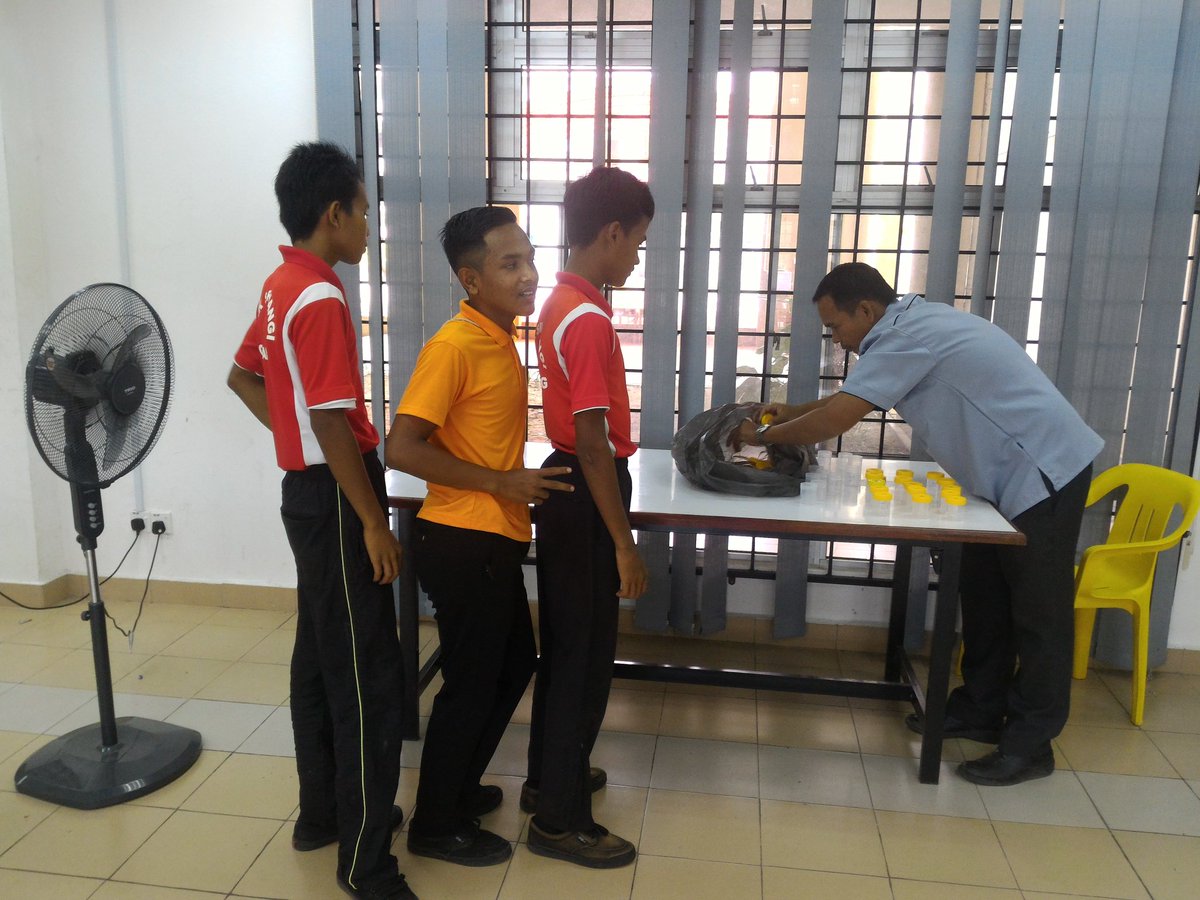 aadkgm's tweet photo. Urin test SMK Sri Wangi @aadkkelantan https://t.co/NB3WYpgnLa