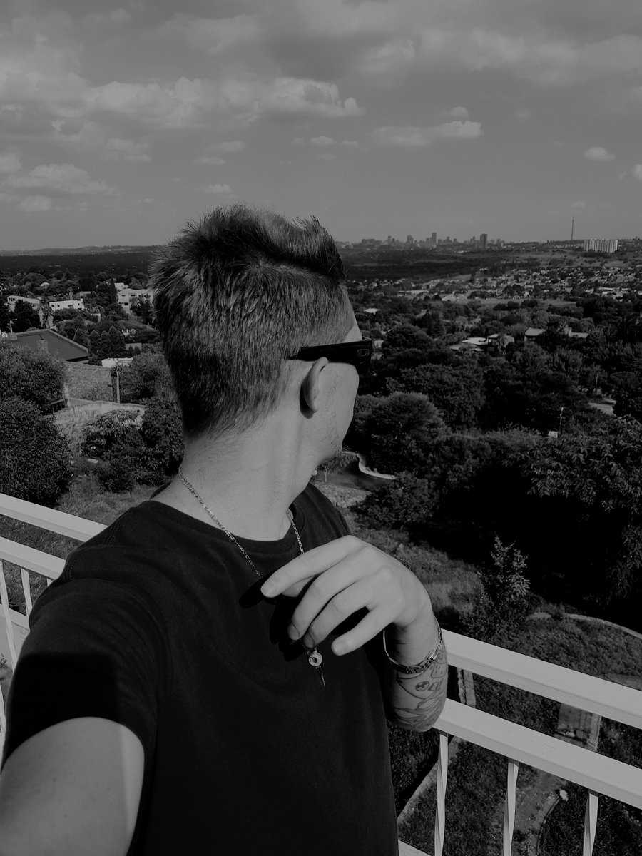 zaklySA's tweet photo. Welcome to my city JHB..
At some point I just realised, F*ck the fame and all the fake ones. I've worked with big names in the game but there hustle was weak and there egos way too inflated. I need to be me, do me and just say.. 🖕 2018 is a year of riding.. https://t.co/KKtPB5cc0M
