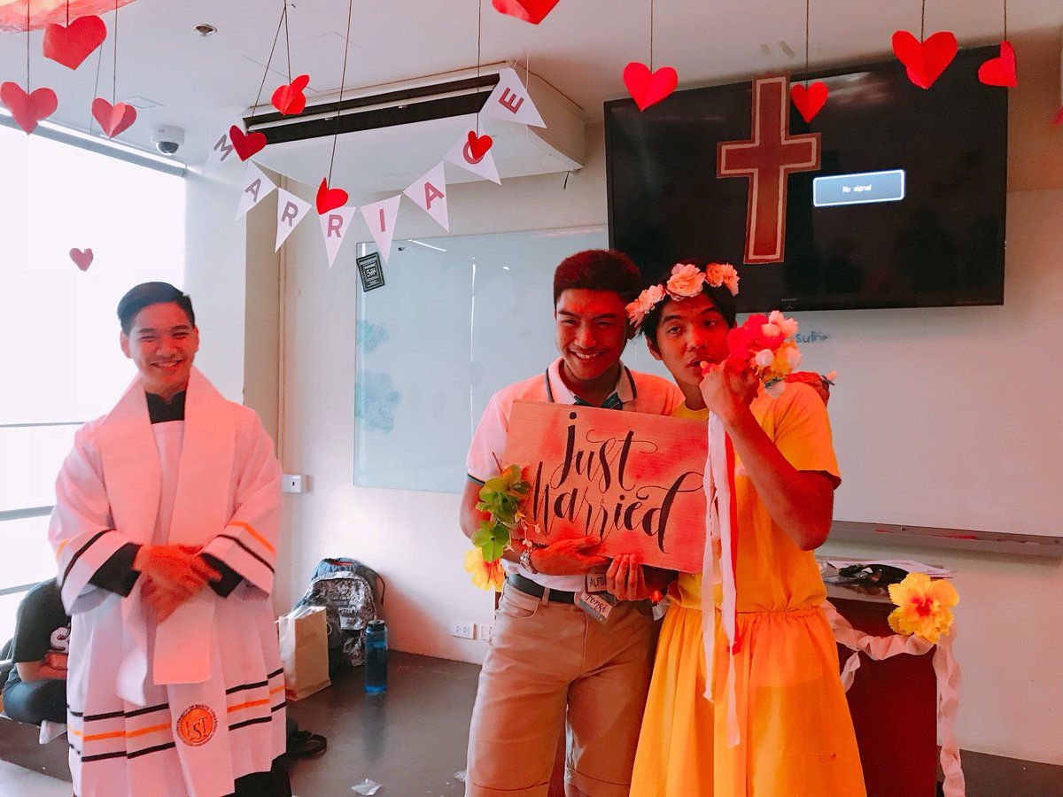 rafyanong's tweet photo. HAPPENING NOW: Alfonso & Johann Torrato’s Wedding! Head over to RM605, BGPOP and make pakasal to ur crush! ❤️ #GoLocoOverHACoco https://t.co/35LC0cglF2