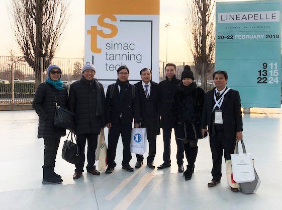 ITAHochiminh's tweet photo. Top Buyers Delegation from #Vietnam ๐ป๐ณ to #SimacTanningTech 2018 #FieraMilano with ITA ๐ฎ๐น and #Assomac #Simac #Tanning #Tech #calzaturiero #pellettiero #conciario #leatherforshoes #leatherproducts #luxuryleather #liningforshoe #madeinitaly #Shoes #learherskins https://t.co/pb1I6XPETT