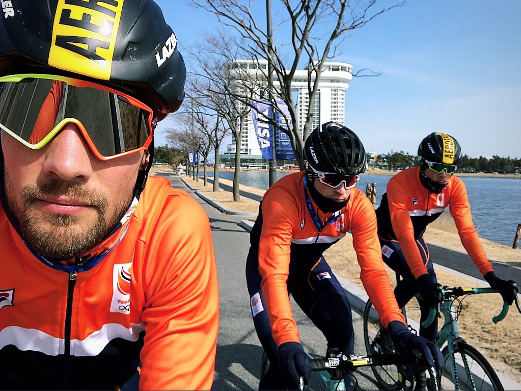 KjeldNuis's tweet photo. Goedemorgen Nederland! Rondje met teampursuit-boys, succes vanavond! 👊🏻 https://t.co/KF6DwIxGeD