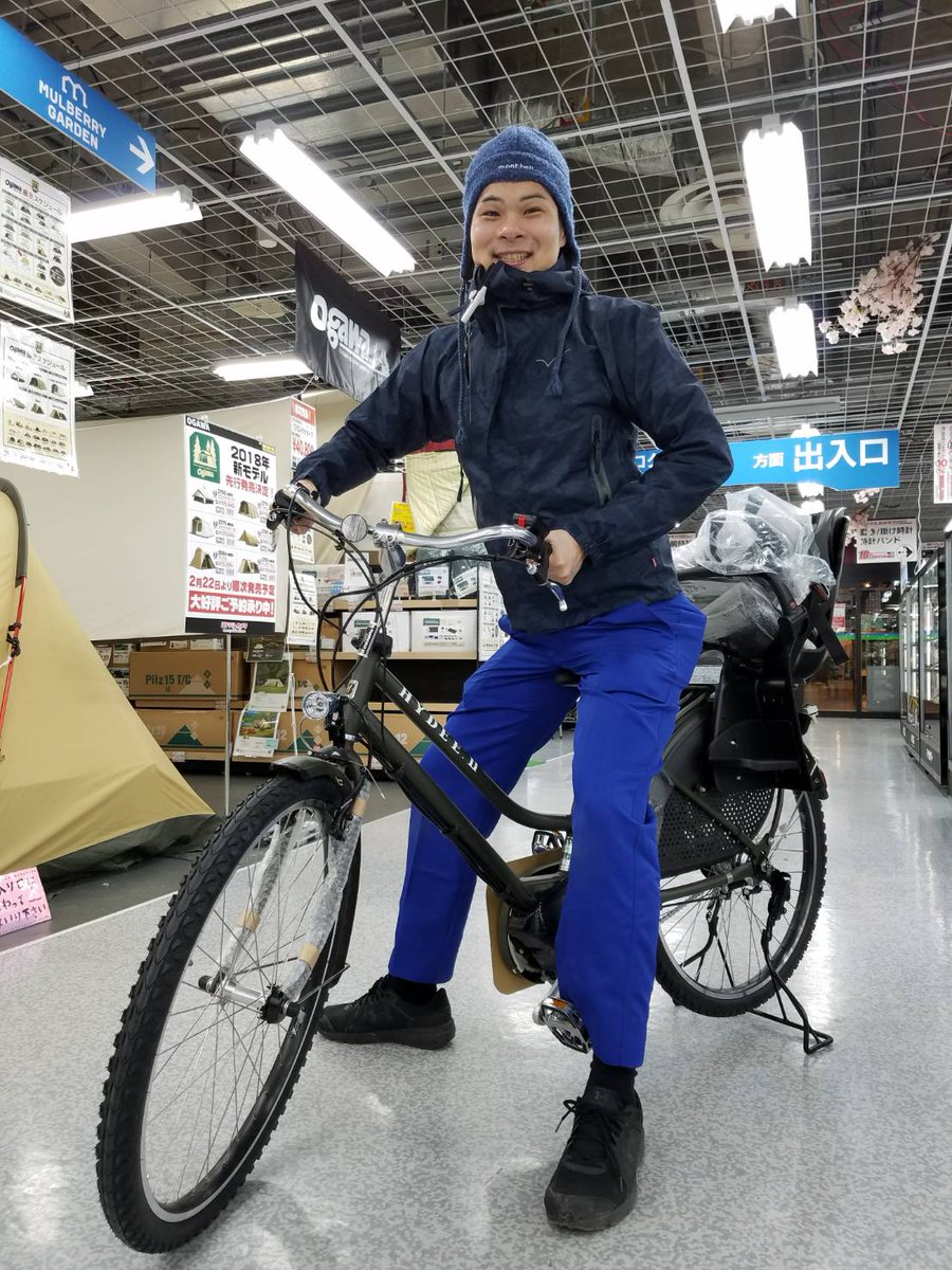 yodobashi_saita's tweet photo. 【自転車でもオシャレしませんか✨】
女性誌 #VERY とのコラボで誕生したスタイリッシュ自転車 #ハンサムバイク （#HYDEE．Ⅱ ）🚲💖
ハンドルのふらつき軽減や回転ロック機能を搭載❗
新基準を満たした3人乗りが出来る優れモノ‼
見た目も機能もステキすぎる #自転車✨ぜひ店頭でお試しください🎵 https://t.co/fMTXIIKU1H