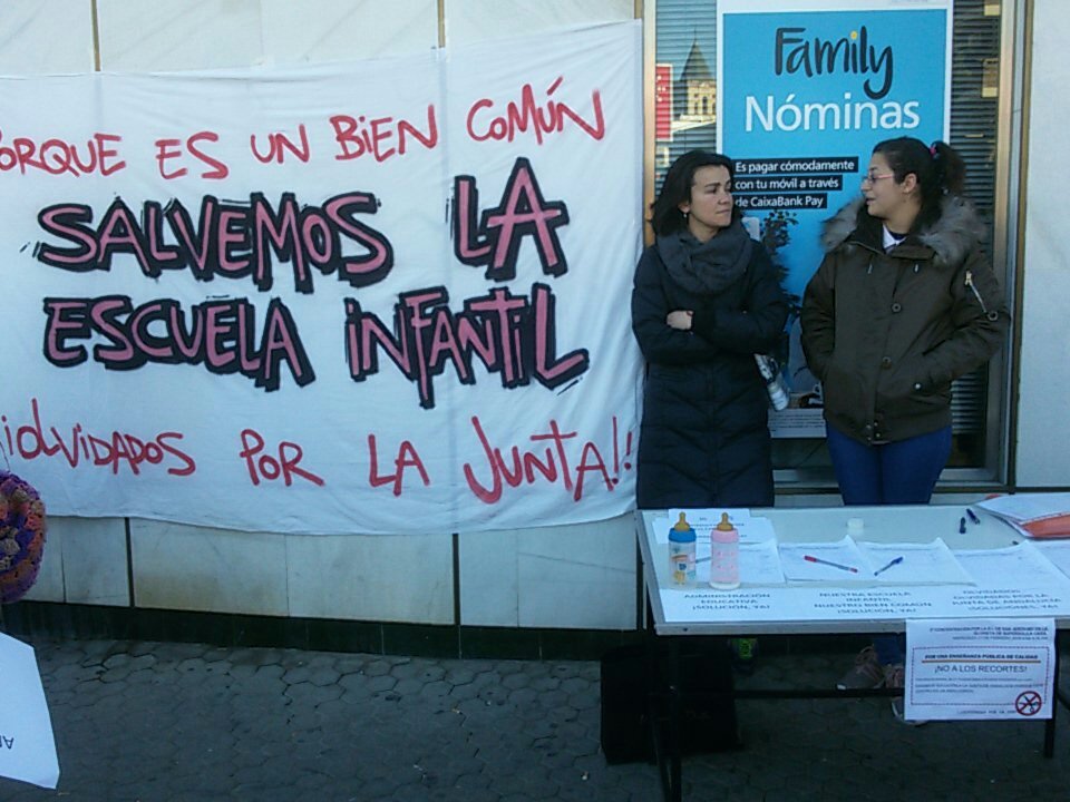 EISanJeronimo's tweet photo. #SanJeronimo luchando por su #EscuelaInfantil. Otra vez en la lucha hasta q la #Junta @EducaAnd  y @soniagaya1 nos hagan caso @susanadiaz https://t.co/H8Y2C44ON8