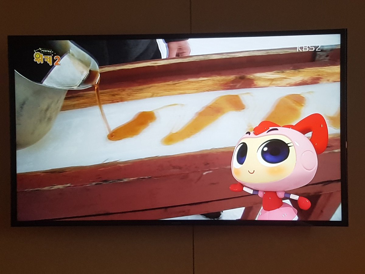 Northernlion's tweet photo. No joke I turned on the TV and they're talking about Canadians eating maple syrup poured on god damn snow https://t.co/TY3399NEQ0