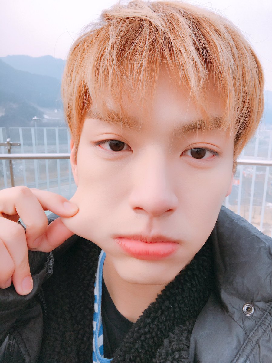NFlyingofficial's tweet photo. [엔플라치📸] 재현이의 깊은 눈동자, 깊은 보조개에서 첨벙첨벙🏊 

#엔플라잉 #NFlying #엔플라치 #파파라치 #김재현 #뜨거운감자 🔥🥔 https://t.co/71ppyD3zm0