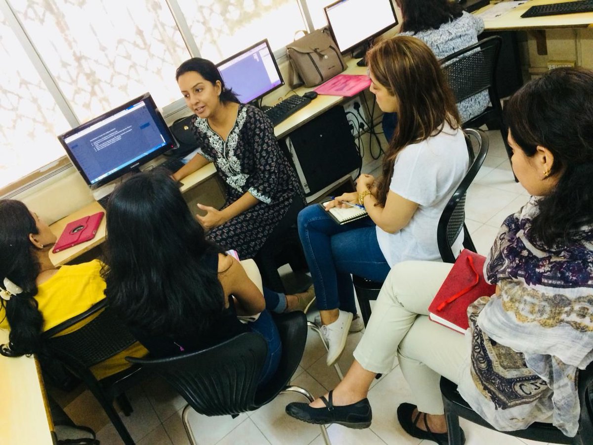 compufield's tweet photo. #socialmediamarketing training for our #DigitalMarketing students at #Compufield, inorder to explore the scope of different social media platforms so that they can be leveraged accordingly. #DigitalMarketing #training #socialmediamarketing https://t.co/3L4REi2ni1