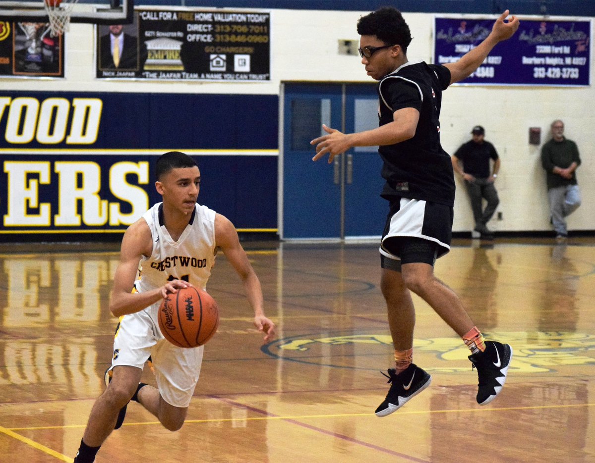MiPrepzone_DPG's tweet photo. Boys Basketball - @WeAreCrestwood @CrestwoodHoops tops #Robichaud @RobiAthletics w/ PHOTO GALLERY @hadi_elghoul @Cwoodstudents18 
https://t.co/adYTgE8dC9 https://t.co/SiahImweIW