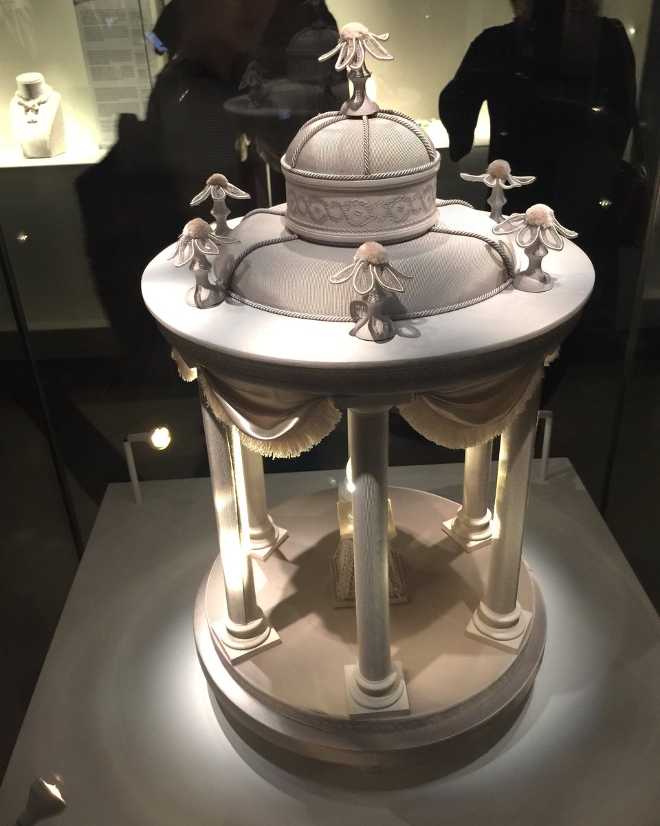 BKONTHESCENE's tweet photo. #dior #Dior70 #fashion #iconicDesigner #JohnGalliano https://t.co/GOLvQ16MfM