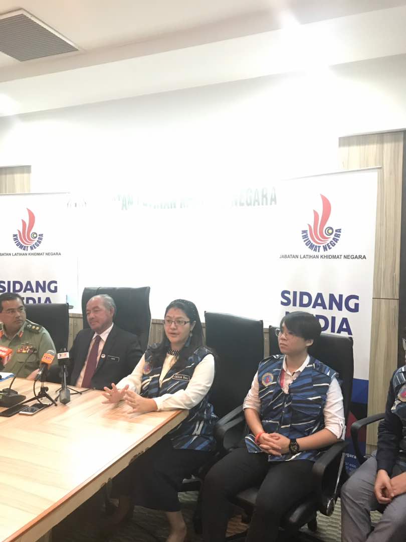 cecilia5426's tweet photo. Sidang Media di JLKN. We love PLKN. We love our country, Malaysia. 
#NegarakuMalaysia #DutaBSKN #PLKNPadu #BSKNBest 
@HishammuddinH2O @zeekay15 @kp_jlkn @H2OComms https://t.co/GVXwhhV6w9
