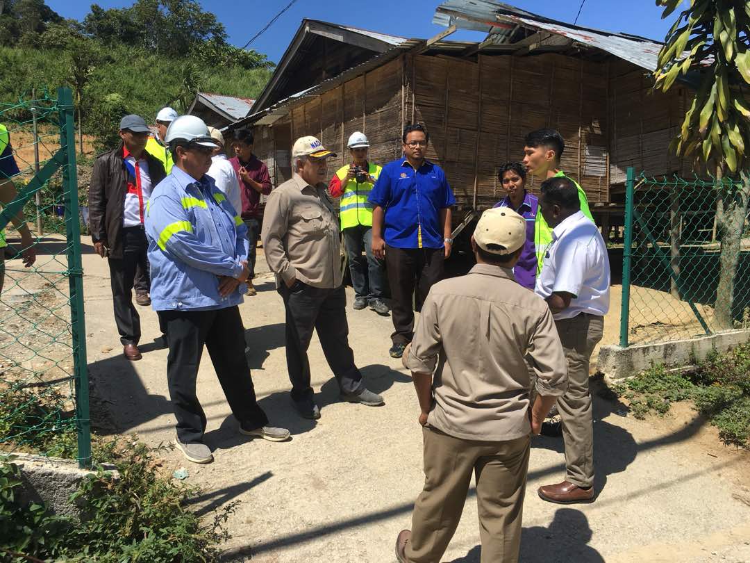 CkcSharul's tweet photo. Lawatan kerja bersama Dato' KP NADMA @mynadma @jmgmalaysia @CerunJKR @JkrCameron Projek Mitigasi Cerun KOA Sg. Tiang, Cameron Highlands, Pahang. https://t.co/n8cb3N8y2F
