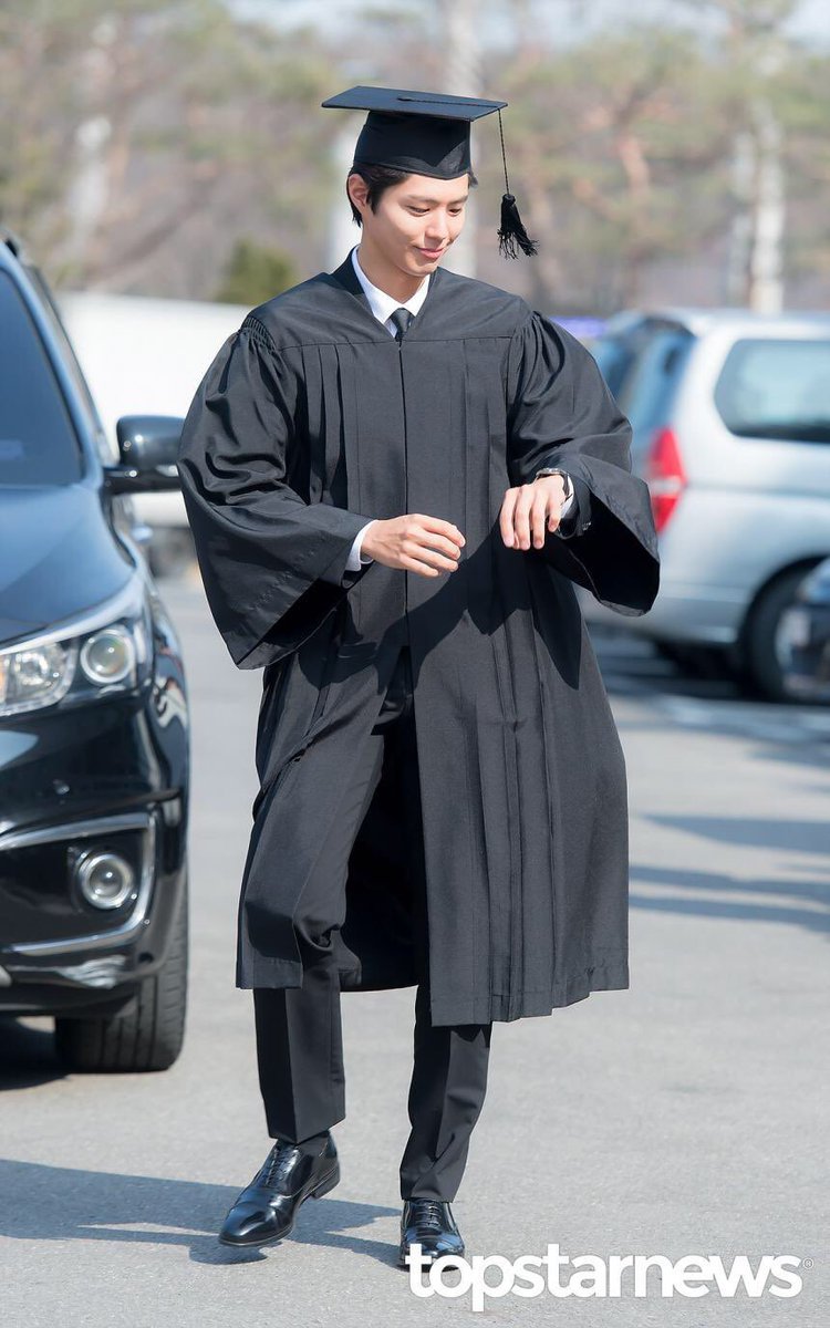 officialbogumph's tweet photo. [PRESS PHOTO] 180221 @BOGUMMY at the Yongin Campus of Myongji University for his graduation ceremony. (9)

Congratulations and sending our love from the Philippines!

#Graduateof2018 #ParkBoGum #박보검 https://t.co/an8nXGi6zu