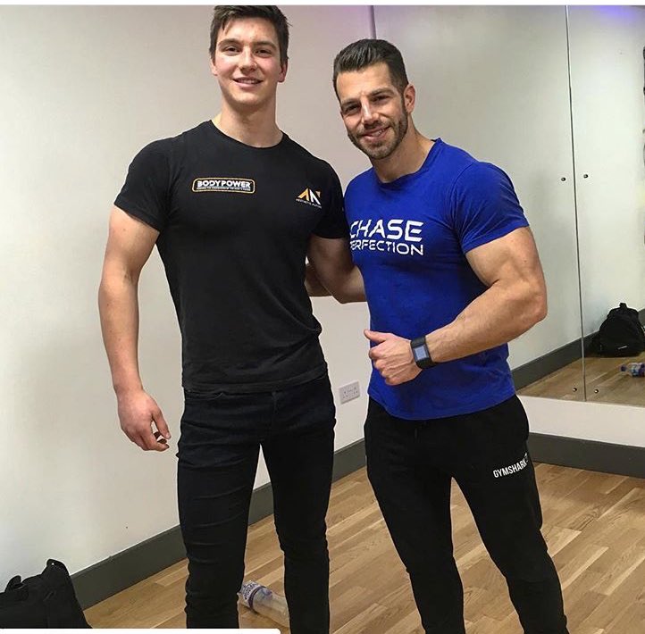 💪🏻 Posing 
______
Awesome to meet @charlie_j_barton at last weekends posing camp! Looking forward to the next one already! 💪🏻
_________
💥 11th March 
💥22nd April 
💥 For 1:1 drop us a DM 
_________
#posing #posingcoach #prep #prepcoach #ukup #pureelite #miamipro #pca