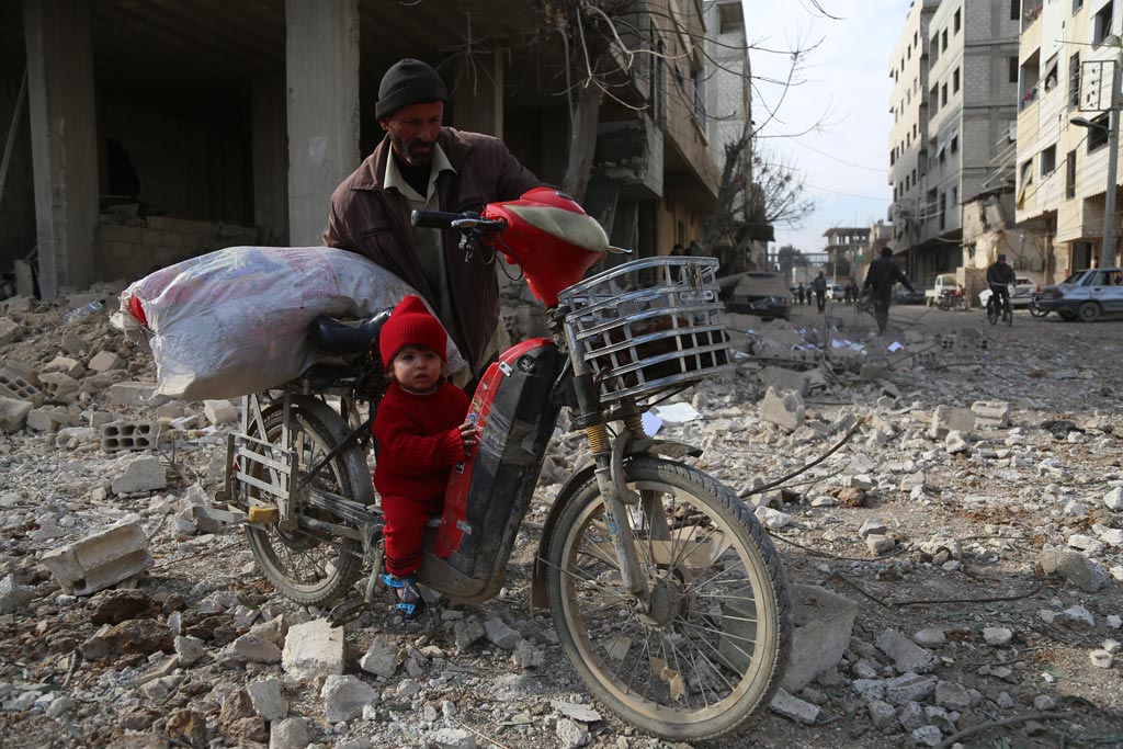 PeopleActMag's tweet photo. #Ghouta La #Syrie s’engage vers  « un cataclysme #humanitaire » a alarmé, mardi 20 février, #JeanYvesLeDrian, chef de la #diplomatie française, à l’occasion d’une prise de parole devant l’Assemblée nationale. > https://t.co/zmRXBcIrBm https://t.co/IRrqLwkTIm