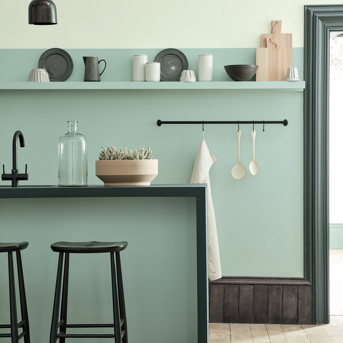 mc_maison's tweet photo. Le vert céladon dans la cuisine, vous êtes pour ? https://t.co/NDX6jiBttg