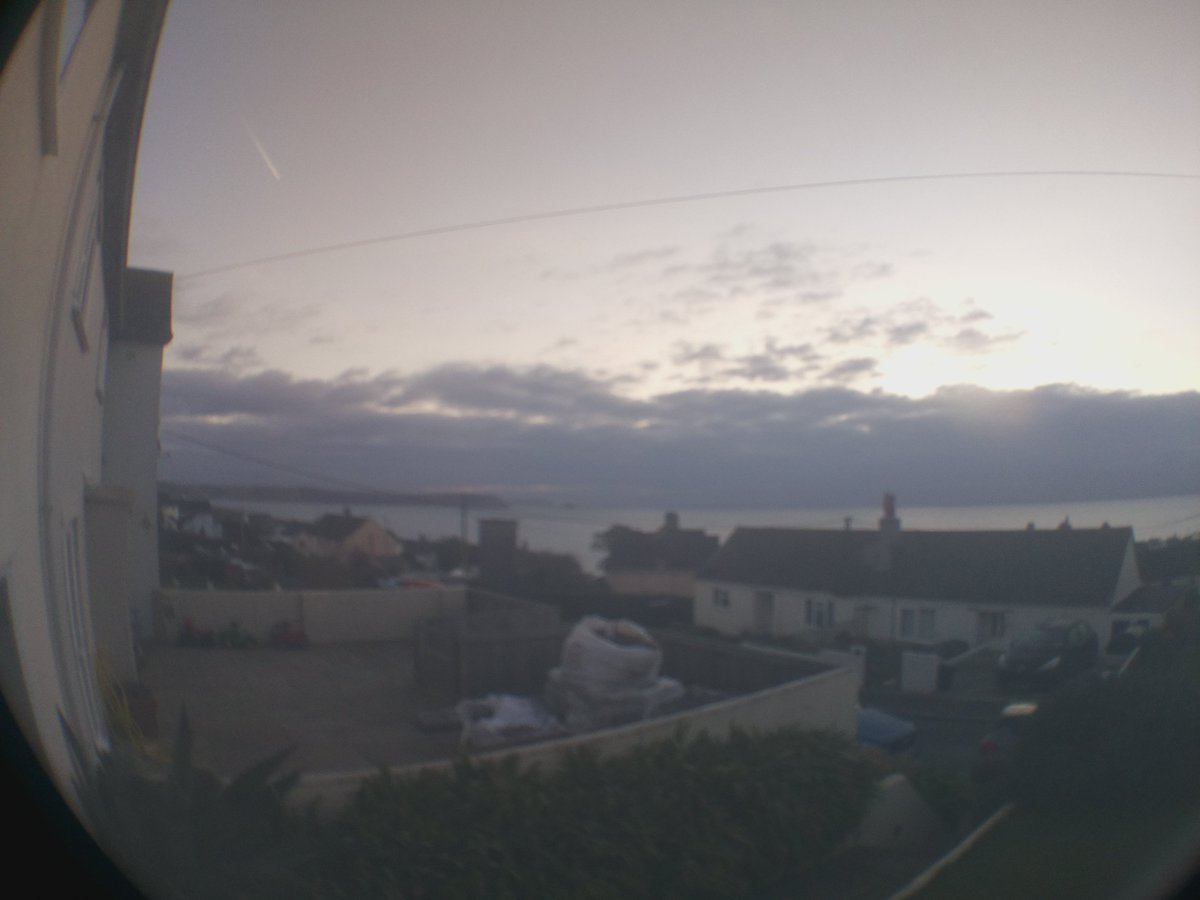 ScathWeather's tweet photo. Upsa daisy Ext:5c Int:6c P:1021hpa W:0kmh G:0kmh D:E R:0mm L:210 #sunrise #portscatho #weather https://t.co/khSQVdqqwq