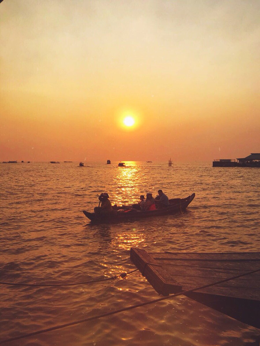 eozobo's tweet photo. @PulpFrictionCIC watched the beautiful sunset at Kampong Phluck floating village, Cambodia https://t.co/HJinMQrs8C