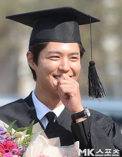 thebogummybears's tweet photo. #박보검 @BOGUMMY 
Graduates from Myongji University
https://t.co/fNJi78Pfdf
👑 https://t.co/rxgrrRw5Os