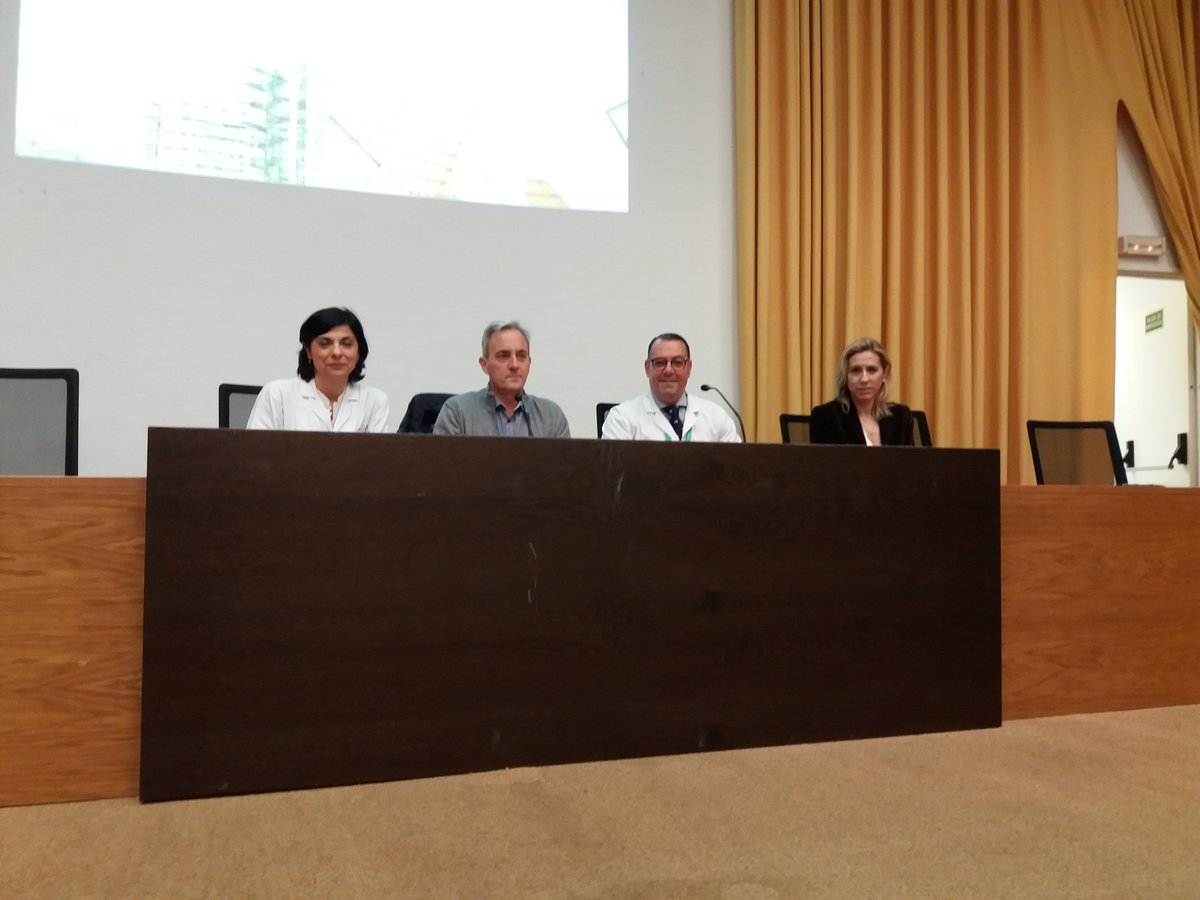 HUVMacarena's tweet photo. Máximo de la Fuente @dlfuente61 Decano de la Facutad de Enfermería, Fisioterapia y Psicología, junto a Antonio Luque @alucid63 Director de Enfermería del @HUVMacarena, Carmen Martín, Participación Ciudadana y Carmen Lupion, U. Microbiología y Preventiva
Inauguran el #Practicum1 https://t.co/dpLfaJ54mQ