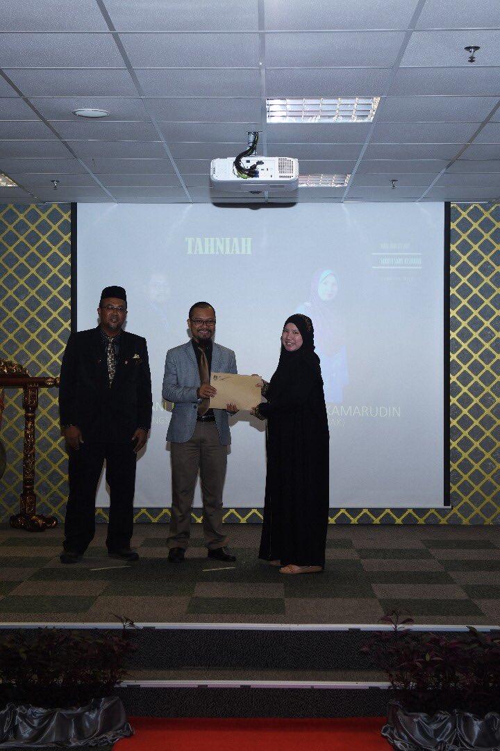 meltech_fsk's tweet photo. Tahniah diucapkan kepada para pensyarah dan staf2 MLT yang telah berjaya meraih beberapa anugerah.
Antaranya:
1. Pn. Evana ( Pingat Perak- Anugerah E-Pembelajaran)
#meltech19 #FSKpower #FSKsynergy #FSKeverywhere #UiTMPuncakAlam https://t.co/DTaDyj7Ueq