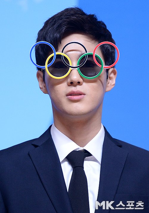 knockknock0408's tweet photo. #BestFanArmy #EXOL #iHeartAwards @weareoneEXO https://t.co/JvgrDdNGli
