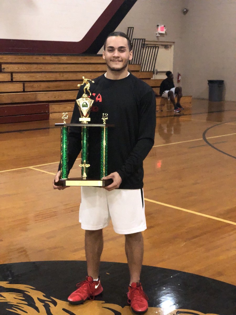 Bronx_Finest158's tweet photo. Regional champion🔥‼️#TCA #WeDeservedit https://t.co/okl7Hw1dm1