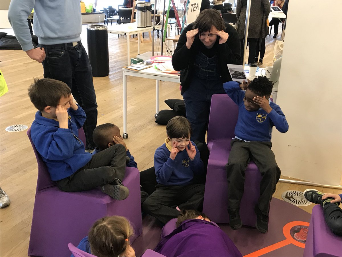 BACKLITgallery's tweet image. Our #DIYMachine is open for day 2 and already we’ve had floods of people coming to join in the fun! Here’s our artist Chloe Langlois teaching school children telepathy - they’re having great fun! #TateExchange &amp;gt; bit.ly/2EtF7r0