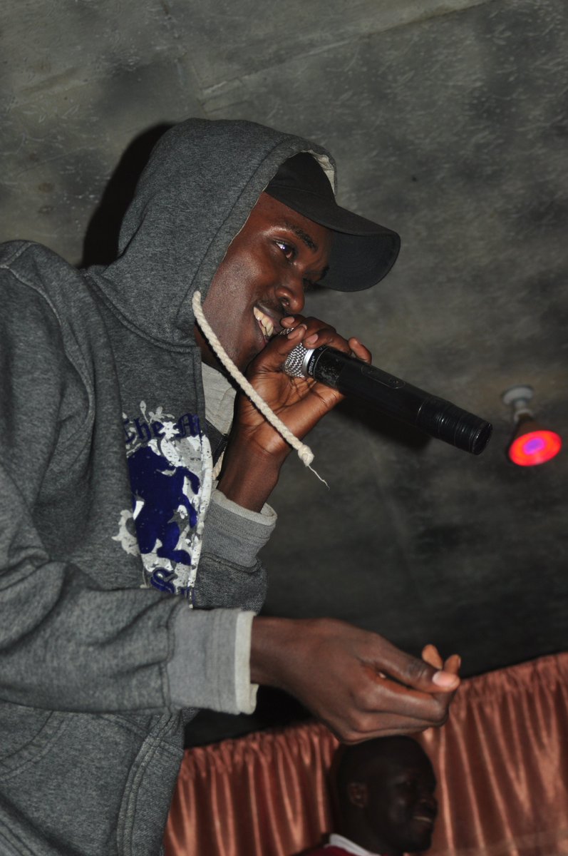 sureman28's tweet photo. #Akazindaalo Ffetukalina Kati #Faasi-Faasi Now On 106.5 #DigidaFm 4pm-7pm #MaamaBoy Start Greeting En Requesting Your Hot Songs Here #OmusamavuSureman Is Ready #WhatsappNo.0703106106.#WeknwDsBusiness. https://t.co/2nIF3ClQPQ
