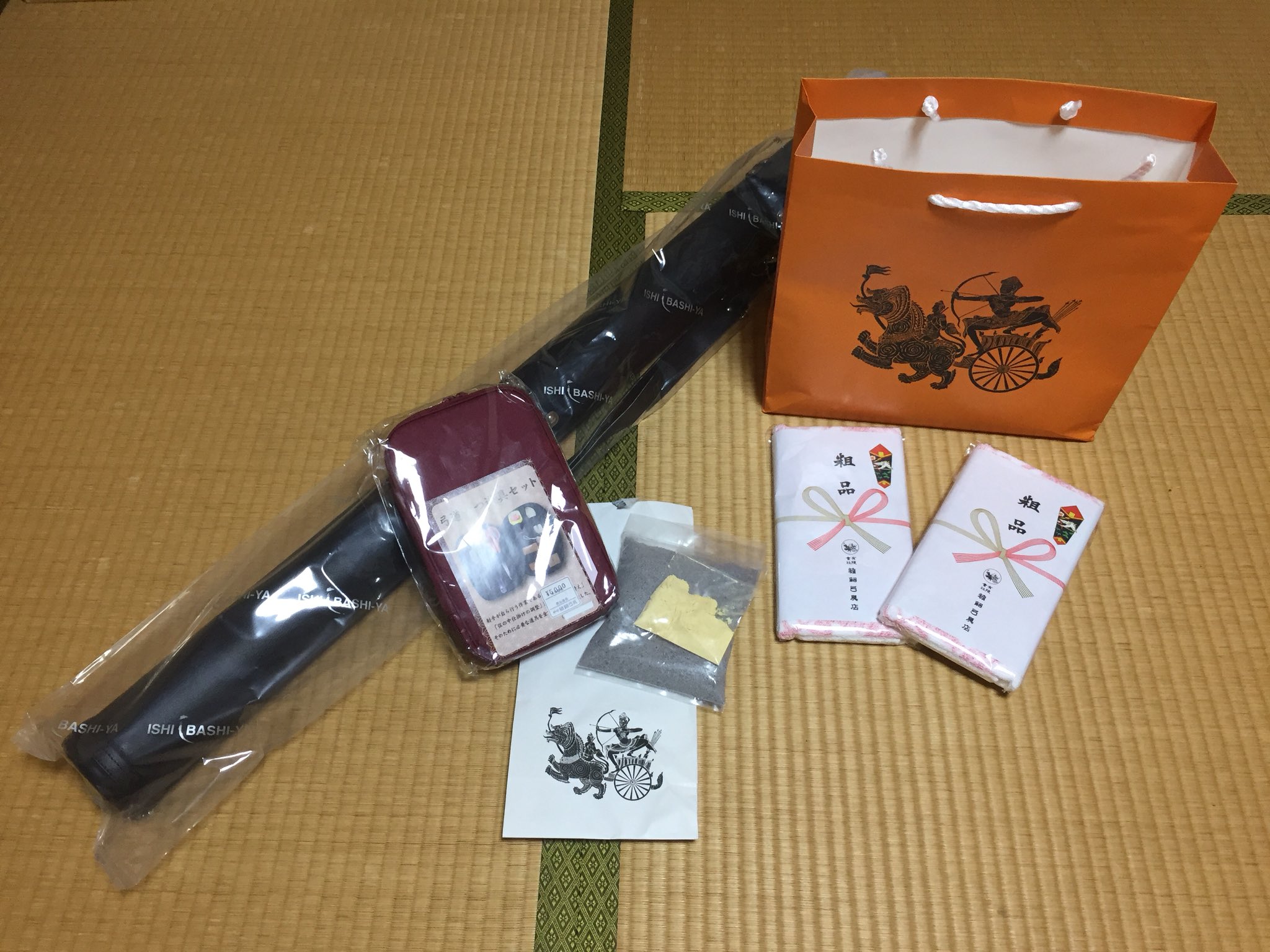 このアカウント消します 今日待ちに待ってた弓が来ましたー 猪飼弓具店さん本当にありがとうございます 書いなかった時は慣れていなくてオドオドしていましたがありがとうございました やっと自分の弓買えました ๑ ㅂ و これからも弓道